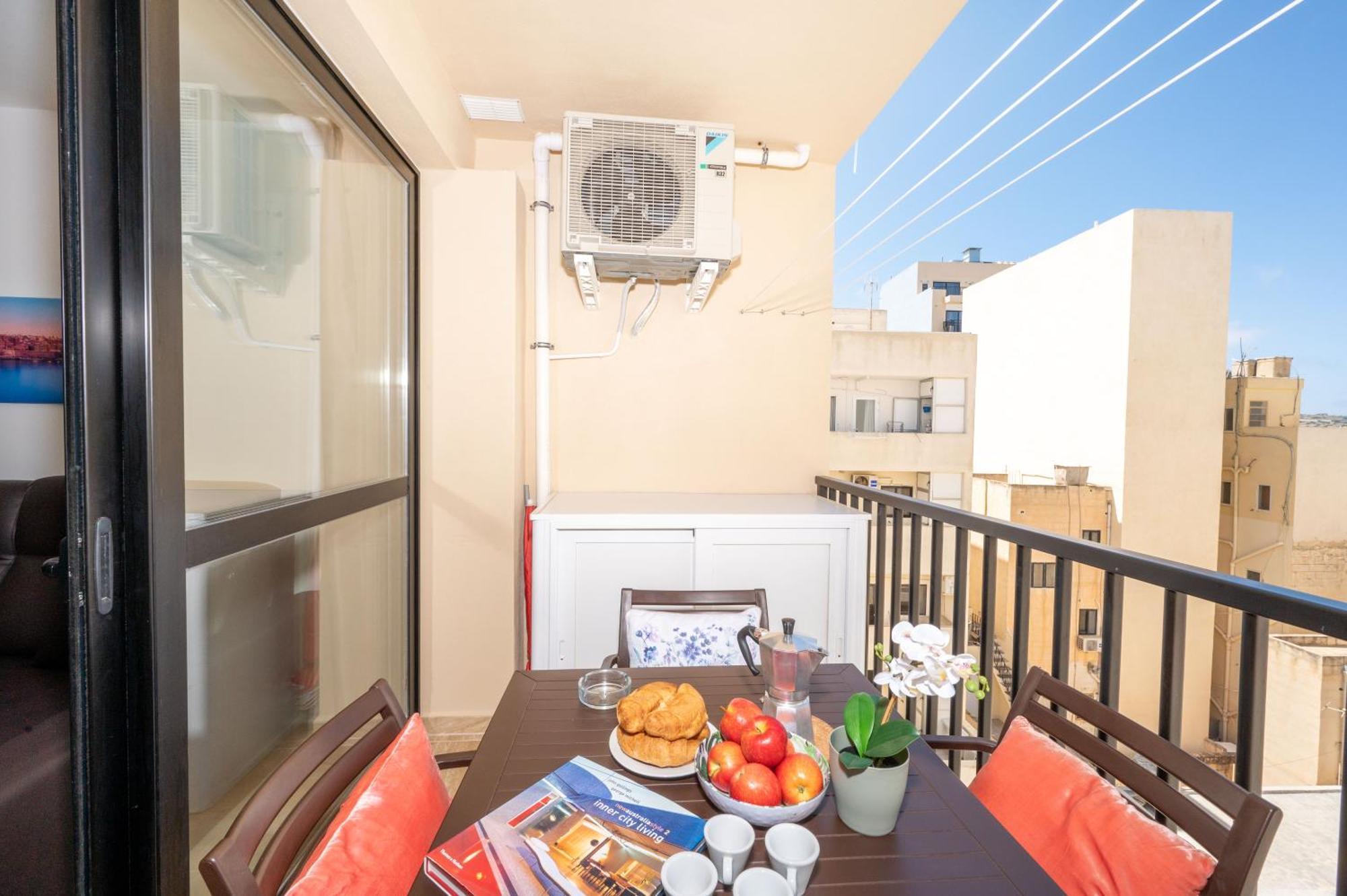 Sea Bliss Apartments With Terrace Just Off Seafront In St Paul'S Bay - By Getawaysmalta Σεντ Πόλς Μπέι Εξωτερικό φωτογραφία